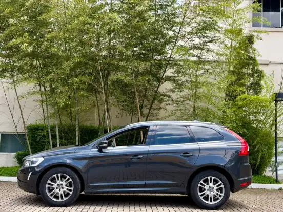 VOLVO-XC60-2015