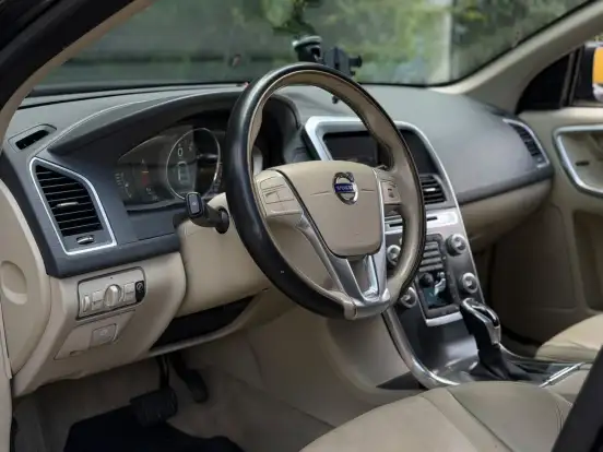 VOLVO-XC60-2.0 T5 MOMENTUM GASOLINA 4P AUTOMÁTICO VOLVO-XC60-2015