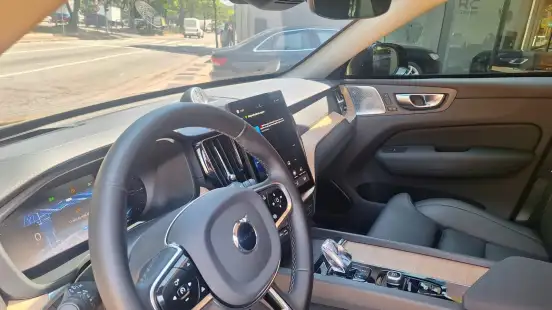 VOLVO-XC60-2025