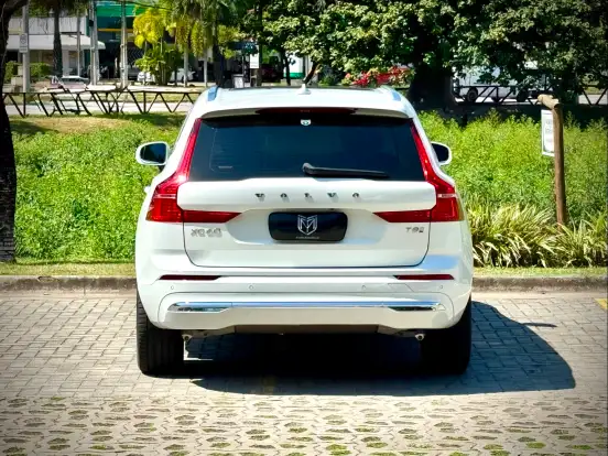 VOLVO-XC60-2024