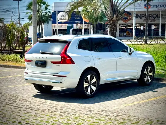 VOLVO-XC60-2024