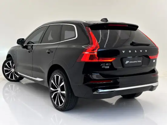 VOLVO-XC60-2023