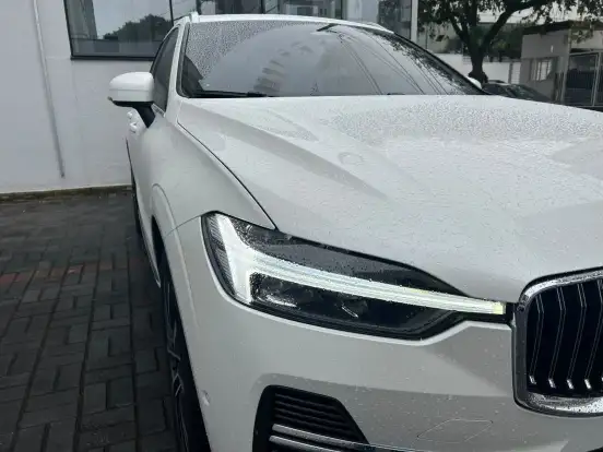 VOLVO-XC60-2023