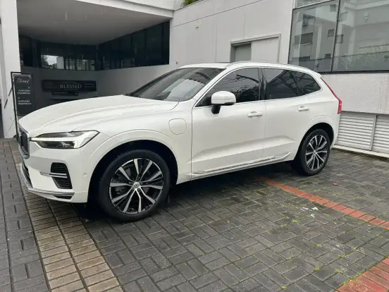 VOLVO-XC60-2023