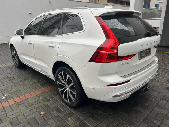 VOLVO-XC60-2023