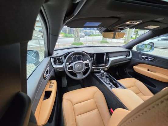 VOLVO-XC60-2.0 D5 DIESEL MOMENTUM AWD GEARTRONIC VOLVO-XC60-2019