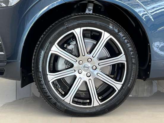 VOLVO-XC60-2021