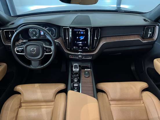VOLVO-XC60-2021