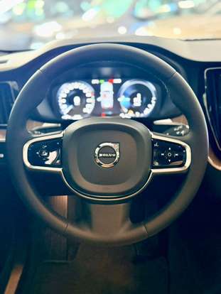 VOLVO-XC60-2021