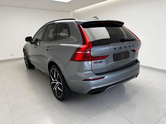 VOLVO-XC60-2021