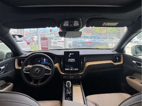 VOLVO-XC60-2025