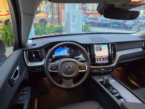 VOLVO-XC60-2025