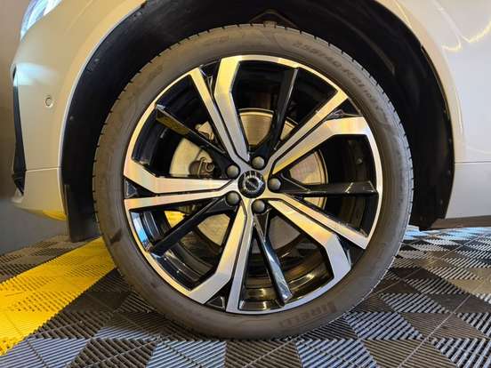 VOLVO-XC60-2022