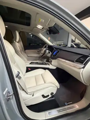 VOLVO-XC90-2023