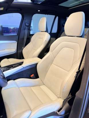 VOLVO-XC90-2023