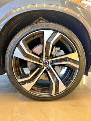 VOLVO-XC90-2023