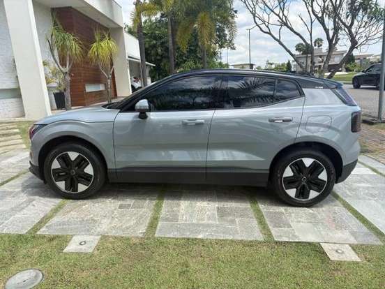 VOLVO-EX30-2024