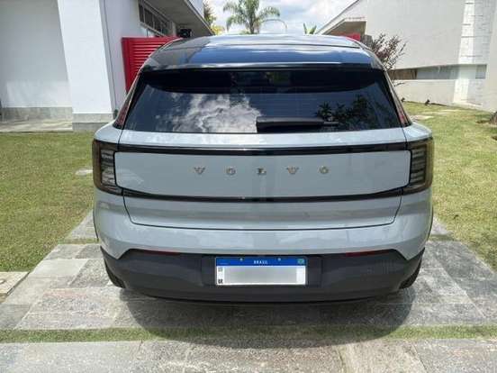 VOLVO-EX30-2024