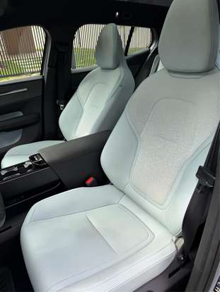 VOLVO-EX30-2024