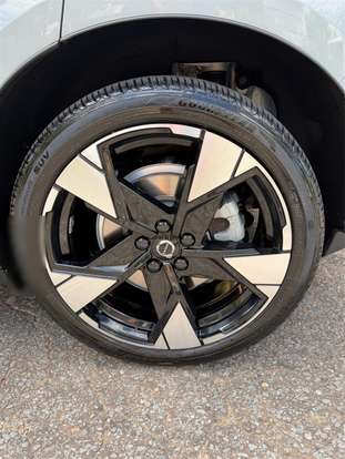 VOLVO-EX30-2024