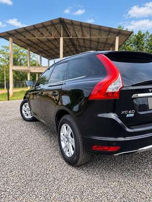 VOLVO-XC60-2015