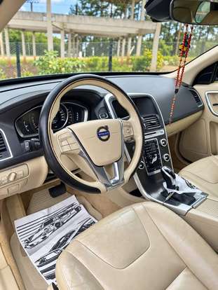 VOLVO-XC60-2015