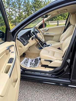 VOLVO-XC60-2015