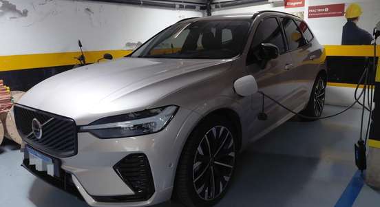 VOLVO-XC60-2025