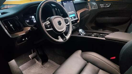 VOLVO-XC60-2025