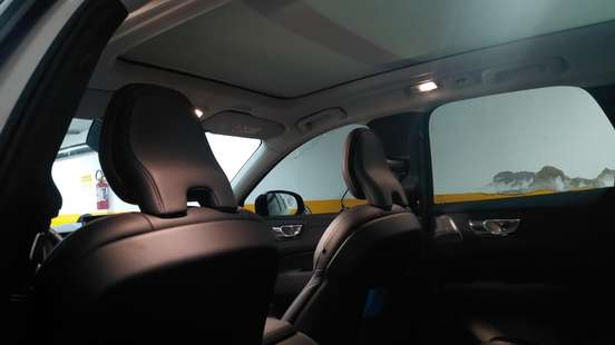 VOLVO-XC60-2025