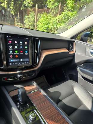VOLVO-XC60-2022
