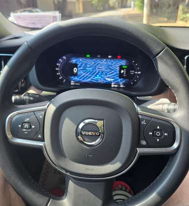 VOLVO-XC60-2022