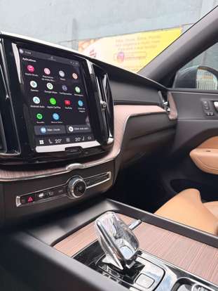 VOLVO-XC60-2022