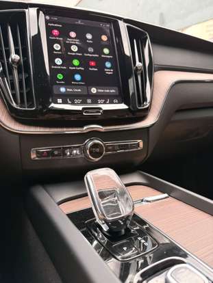 VOLVO-XC60-2022