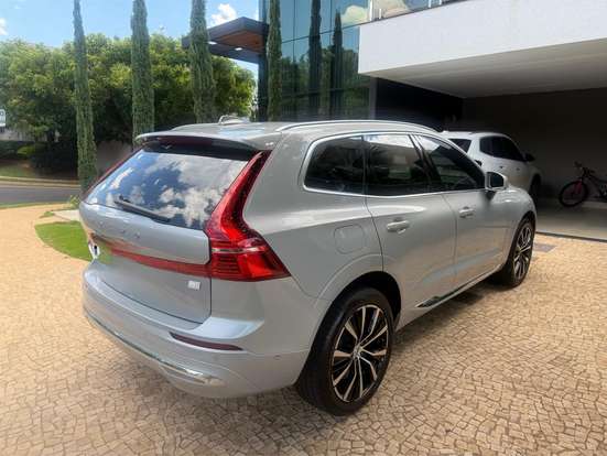 VOLVO-XC60-2022