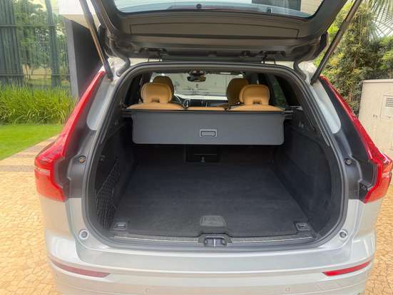 VOLVO-XC60-2022