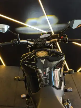 YAMAHA-MT-09-2019