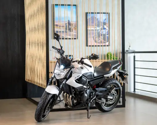 YAMAHA-XJ6 N-2011