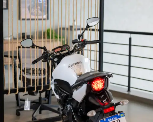 YAMAHA-XJ6 N-2011