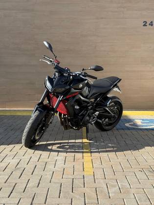 YAMAHA MT-09 