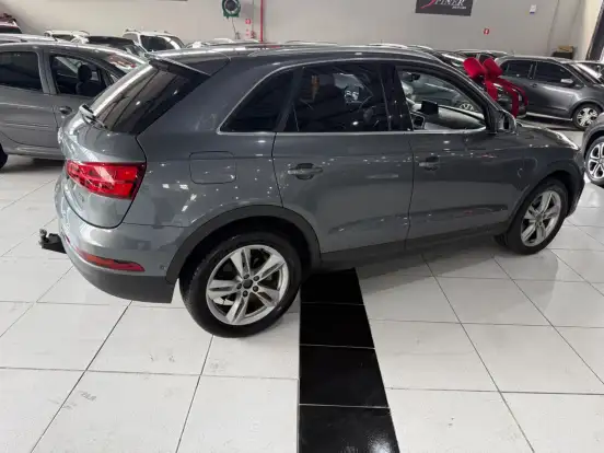 AUDI-Q3-2018