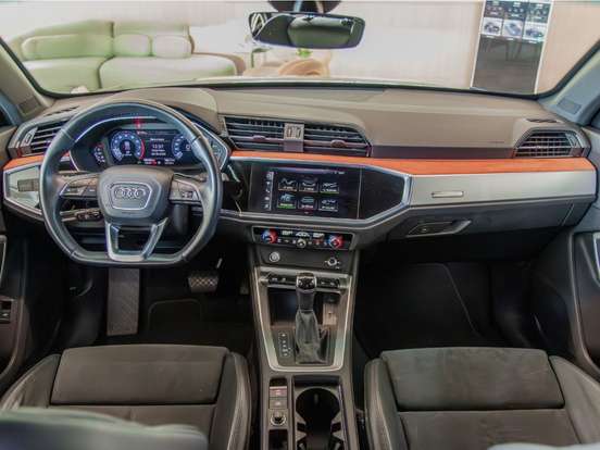 AUDI-Q3-2020