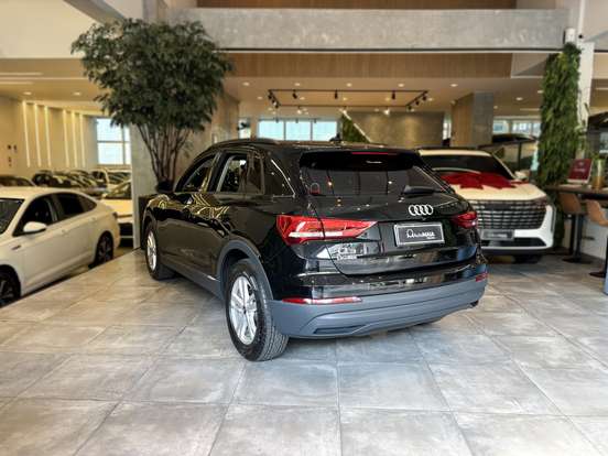 AUDI-Q3-2021