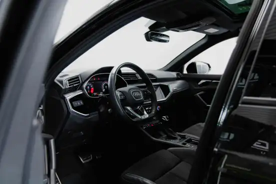 AUDI-Q3-2022