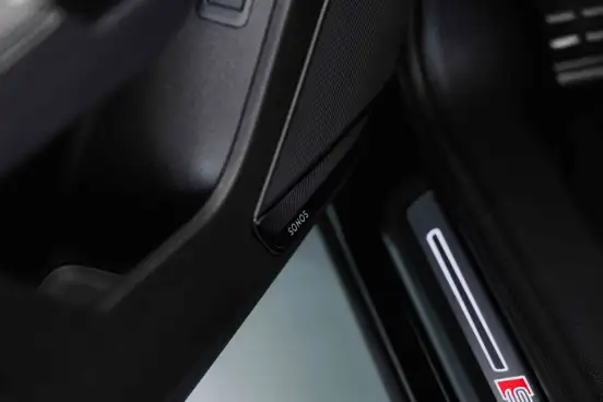 AUDI-Q3-2022