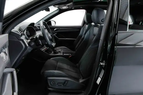 AUDI-Q3-2022