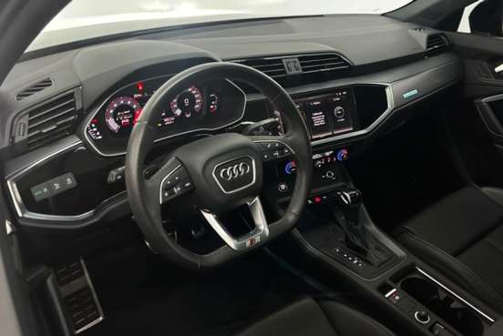 AUDI-Q3-2024
