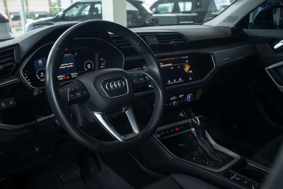 AUDI-Q3-2023