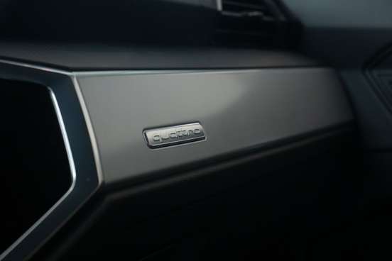 AUDI-Q3-2023