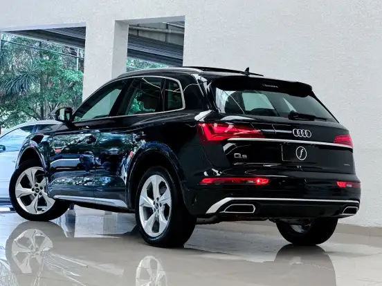AUDI-Q5-2021
